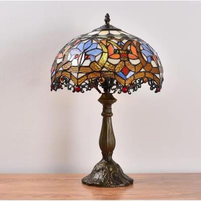 中国 12 Inch European American Pastoral Retro Elk Stained Glass Table Lamp Living Room Bedroom Beside Art Gift Desk Lamp 販売のため