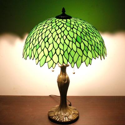 中国 Restaurant Stained Glass Reading Table Lamp Hotel Bedroom Living Room Beside Modern Luxury Stained Glass Table Lamp 販売のため