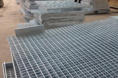 China Q235 Q345 S275 Metal Walkway Grating With 30*100 Pitch Customized for sale