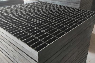 China Rejas galvanizadas cuadradas 30 mm 40 mm 60 mm Rejas de acero de trabajo pesado en venta