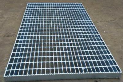 중국 핫 디프  Galvanized serrated Grating Square Hole Steel Bar Grating (고온  담긴 톱니가 있는 톱니가 있는 톱니) 판매용