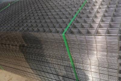 China Bright Silver SS Welded Wire Mesh 200mm-500mm Square Woven Steel Mesh Sheets Te koop