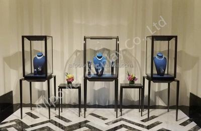 China Luxious And Modern High Fashion Standing Display Case For Luxury Jewelry Showcase for sale