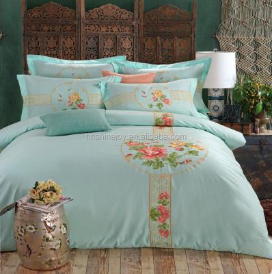 China Luxury Solid Color 60s Disposable Embroidered 100% Cotton Sateen Bedding Comforter Sets for sale