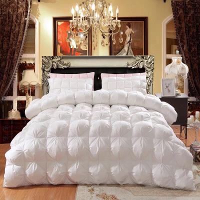 China Soft And Warm 330gsm Pinch Pleat Disposable Indoor White Goose Feather Hotel Bedding Down Comforter for sale