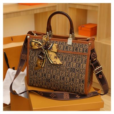 China Others Wholesale Designer Women's Bag Tote Bags Famous Brands For Women And Men High Quality Leather Fashion Luxury Bags for sale