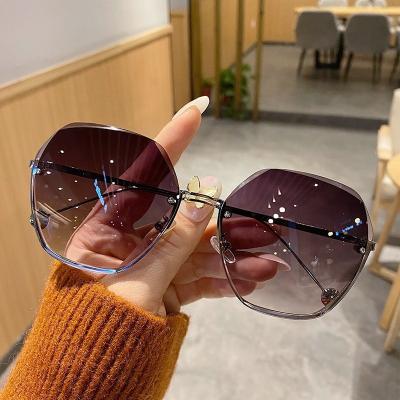 China Fashion Sunglasses Shape Big Frame Sunglasses Brand Luxury Resin Sunglasses Anti-UV Sunglasses for sale