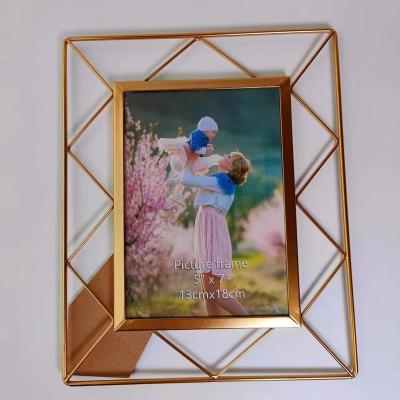 China Custom Size And Color Modern Style Metal Picture Frames for sale