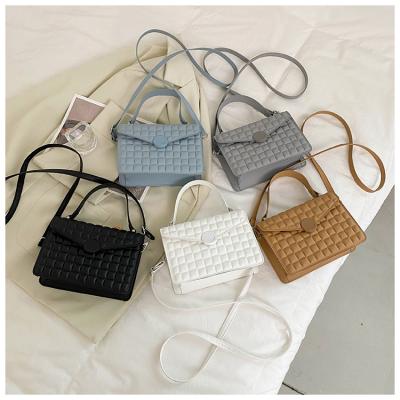 China Fashionable fashion style 2022 Korean textured small square handbag embossed square lattice portable handbag for sale