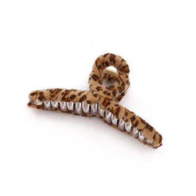 China Hair Decoration Fashion Faux Fur Leopard Printing Hair Clips Girls Ponytail Fluffy Mohair Covered Hair Claw Clip for sale