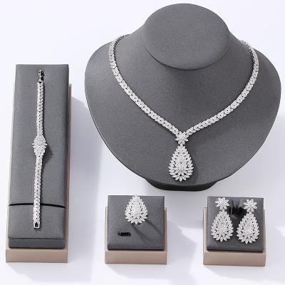 China CLASSIC Custom Zircon Jewelry Set Bridal Wedding Banquet Accessories Jewelry Set for sale