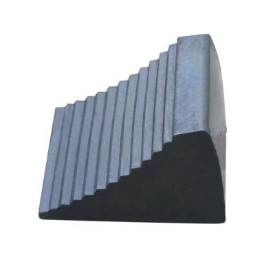 China 240*200*160mm High Quality Strong Light Weight Portable Rubber Wheel Chock for sale