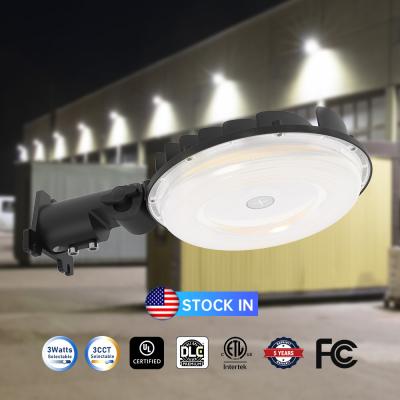 China 100W LED Barn Light Fixture 12000 Lumens  Dusk-to-Dawn Photocell Sensor IP65 UL DLC cUL approved for sale