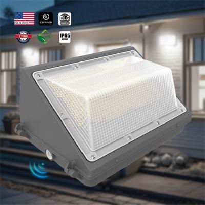 China DLC UL High Quality 120W Outdoor Waterproof LED Wall Pack Light Aluminum Body Pohotocell for Certification Garden Street for sale