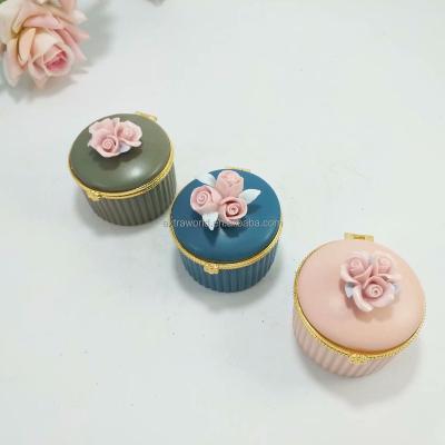 China ECO-FRIENDLY Round Ceramic Jewelry Box With Flower Rose Design Candy Box Sealed Jar Wedding Gifts for sale