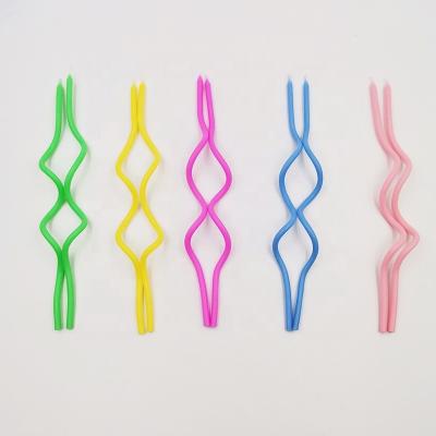 China No Drip And No Smoke 2020 New Design Colorful Spiral Birthday Cake Topper Decoration Candles For Parties for sale