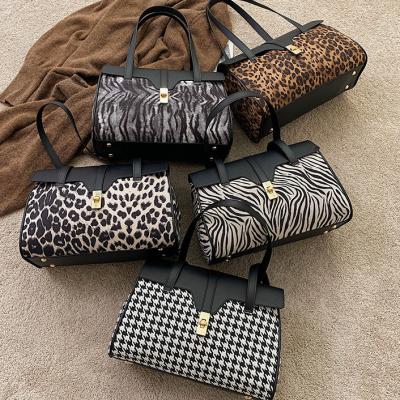 China Other Seller Recommend Autumn Top Handle Zebra Print Clips Large Cow Animal Print Women's Handbag for sale