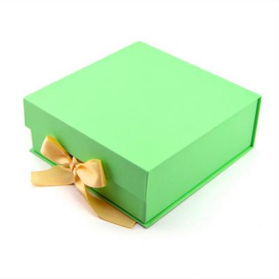 China Custom Luxury Recycled Materials Christmas Gift Box Packaging With Magnetic Lid for sale