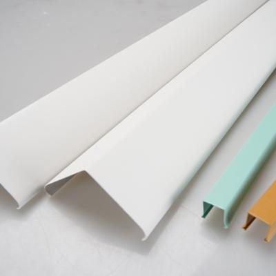 China Artistic White Color Linear Aluminum Strip Ceiling Price Public Installation Ceilings Price V-shaped for sale