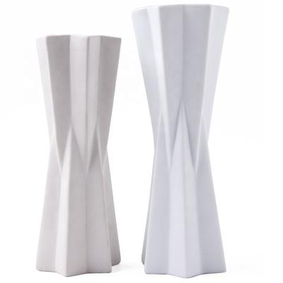 China 2019 new arrival high quality cream white porcelain porcelain ceramic flower vase from Europe for home decor for sale