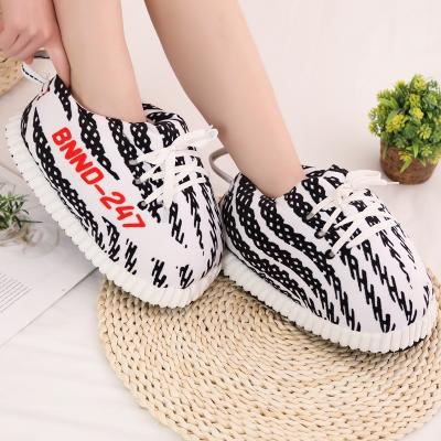 China Fashion Trend Fashion Adult Winter Slides Sandals Yeezy Cute Plush Sneaker Cute Warm Indoor Funny Fluffy Slippers For Man And Women for sale