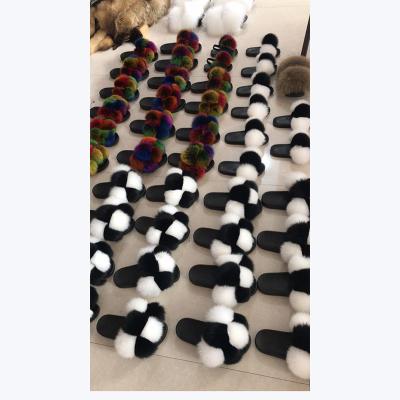 China Fashion Trend Real Fox Fur Female Raccoon Fur Soft Unique Ball Slippers Big Slides Customized Fox Fur Sandals Cute Fluffy Pompom Real Slide for sale