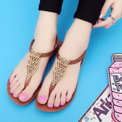 China 2020 Fashion Trend Comfortable Lightweight PVC Material Beach Flip Flops For Women for sale