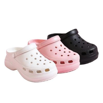 China 2022 Fashion Trend Hole Shoes Women's Summer Wear Slippers Roll Dad External Shoes Garden Shoes Baotou Thick Bottom Eva Sandals for sale