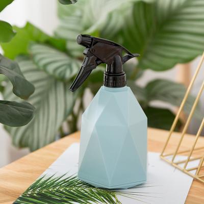 China Nordic Simplicity RUIPU Mister Hand Press Plant Bottle Spray Mist Cleaning Gardening 600ML Capacity Fine Empty Water Sprayer for sale