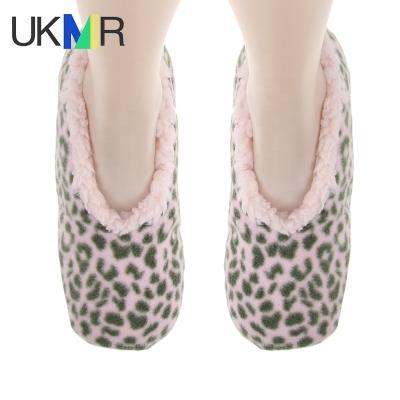 China UKMR Leopard Print Slip Resistant Slippers for Older Women Kawaii Blurred Cozy Slippers for Home Socks Fluffy Slippers for sale