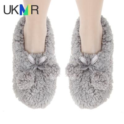 China UKMR Anti-Slip Fuzzy Slippers With Grips Saying Socks Women's Non-Slip Slippers Custom Socks Women's Slipper Socks for sale