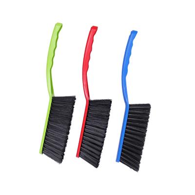 China Viable Manufacturer Custom Wholesale Household Dusting Soft Bed Cleaning Brush With Long Plastic Handle for sale