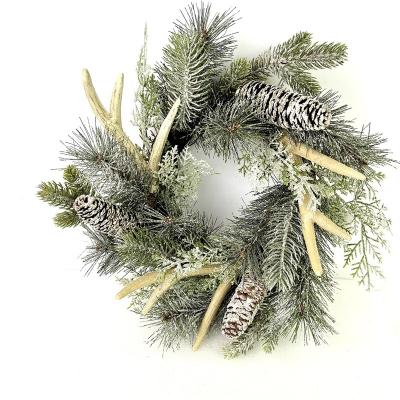 China Christmas Decoration White Pine Cone Wreath Artificial Decorated Christmas Party Garland Wreath Antlers for sale