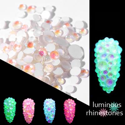 China 2019 Hot Sale Flatback Rhinestone Luminous Glass Glow In The Dark for sale