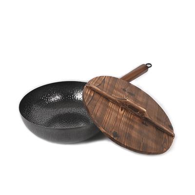 China Sustainable Carbon Steel Chinese Wok Hammered Wok With Wooden Handle for sale