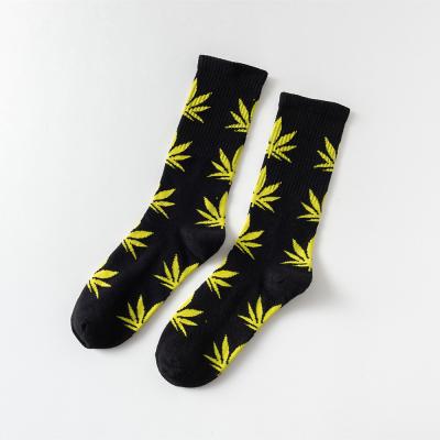 China Men's breathable fashion cotton comfortable high-grade socks grow leaves maple leaves paragraph hemp weed boat casual socks spring and autumn long for sale