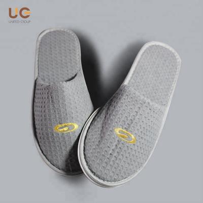 China Fashion\Hot Sale Waffle Spa Slipper Comfortable Gray Slipper\Disposable Logo Gray Hotel Slippers Custom Made Cheap Disposable For Guest for sale