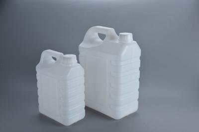 China 2.5L White HDPE Plastic Jerry Can With Tight Head And Screw Lid For Customization for sale