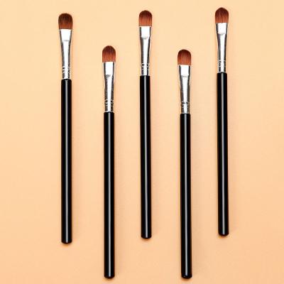 China Factory Wholesale Soft Concealer Pencil Makeup Sweep Mini Flat Eyeshadow Brush Concealer Single Makeup Brush for sale