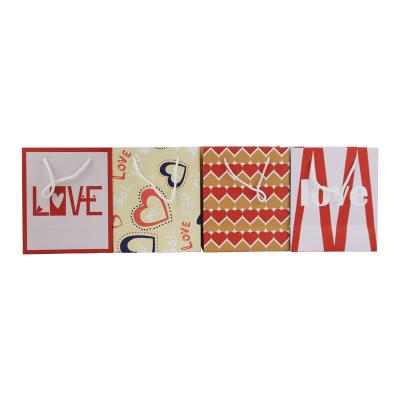 China Disposable 2021 valentines day best custom gift sets various decorations packaging paper bag for women for sale