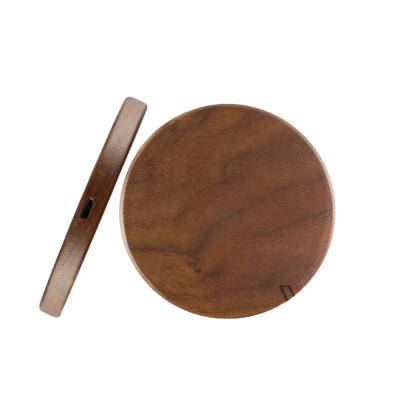 China High Speed ​​Custom Logo Wireless Charger Wooden Mobile Phone Use Qi Fast Wireless Charger for sale