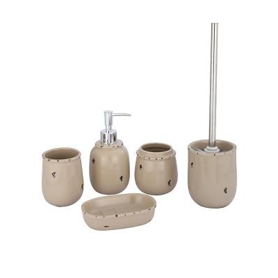 Κίνα Bathroom Accessories Basic Design Ceramic Toilet Set Organization Ceramic 5 Pieces Set Bathroom Accessories Hotel προς πώληση