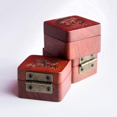 China GUITAR rosewood pick box+5 picks, suitable for guitar/electric guitar/bass/ukulele, etc. for sale