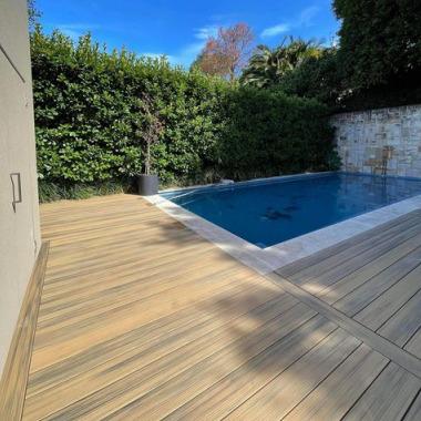 China 2022 Modern New Design Wood Grain Co-extruded Brushless Decking Flooring for sale