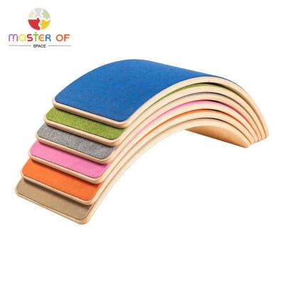 China 3-60 Years Old Montessori Kids Balance Training Wooden Shimmy Balance Board With Felt W01F065 for sale