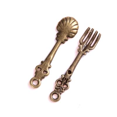 China Vintage Craft/Home Play /decor 1/12 Scale Mini Vintage Miniatures Metal Tableware Cutlery Spoon Fork Knife Dollhouse Kitchen Furniture Supply for sale