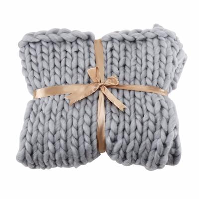 China Hot Selling Anti-Static Knit Blanket Sleep Quality Handmade Chunky Knitted Blanket for sale