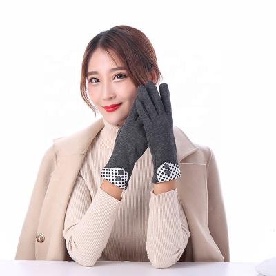 China Grid Fashion Comfortable Full Finger Womens Black And White Winter Gloves for sale