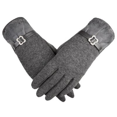 China Warmer Velvet Women's Gloves Comfortable Touch Screen Workout Gloves for sale