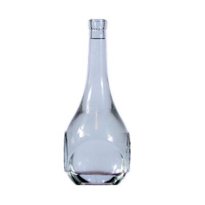 China 700ml Clear Round Empty Beverage Flint Liquor Wine Whiskey Vodka Tequila Glass Bottle With Cork Sealed Lid for sale